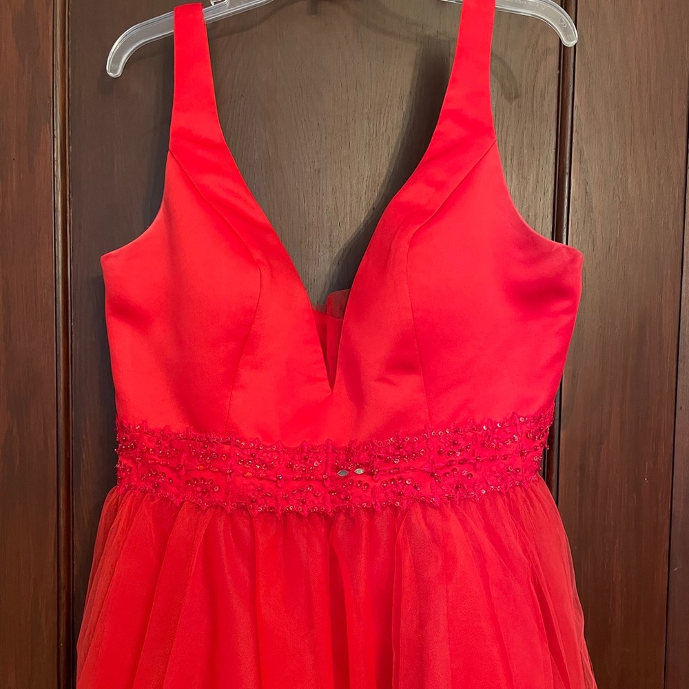 Short homecoming dress size 18